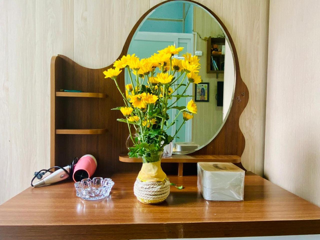 Cozy Homestay With Large Bed, Private Bathroom, Large Balcony Hanoï Extérieur photo