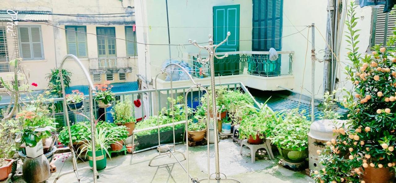Cozy Homestay With Large Bed, Private Bathroom, Large Balcony Hanoï Extérieur photo
