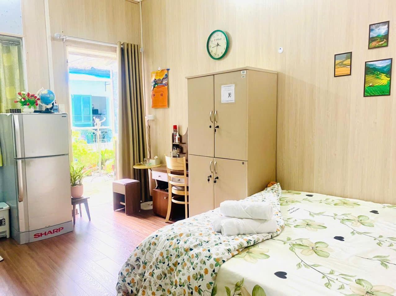 Cozy Homestay With Large Bed, Private Bathroom, Large Balcony Hanoï Extérieur photo
