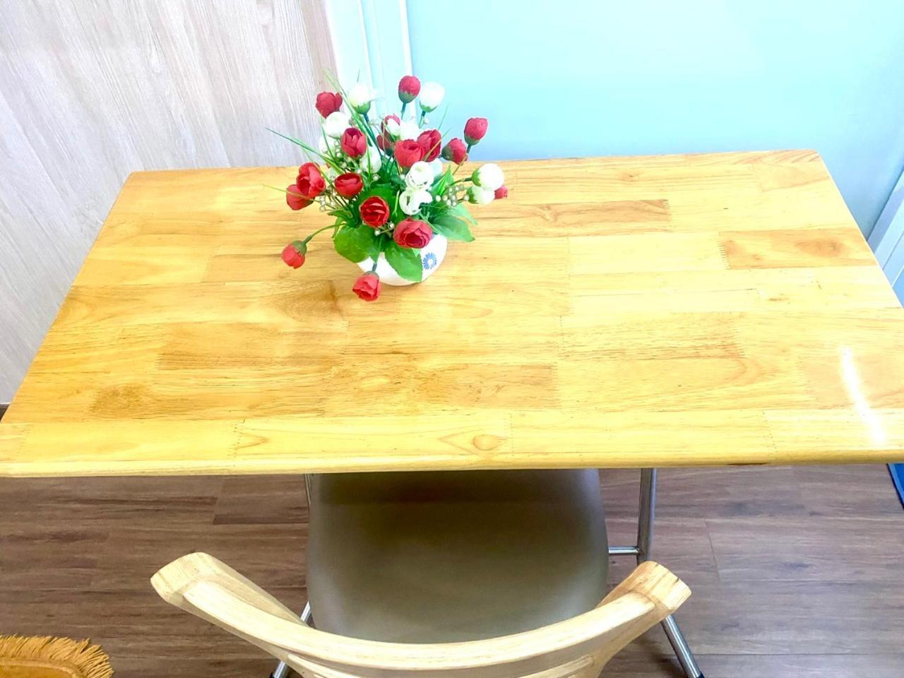 Cozy Homestay With Large Bed, Private Bathroom, Large Balcony Hanoï Extérieur photo